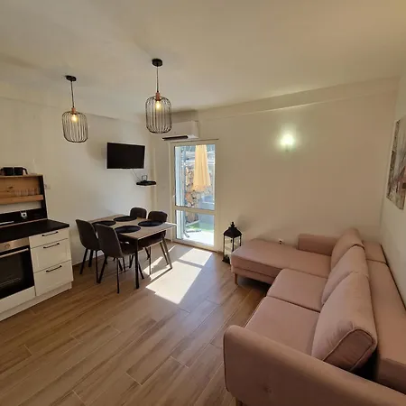 Apartment Jakne